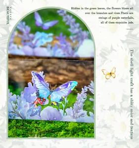 Détail du ruban PET floral avec finition irisée shell light et motifs de papillons