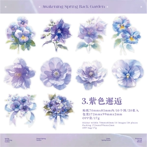 Vista macro de 20 pegatinas PET de flores púrpuras como pensamientos para decorar scrapbooking