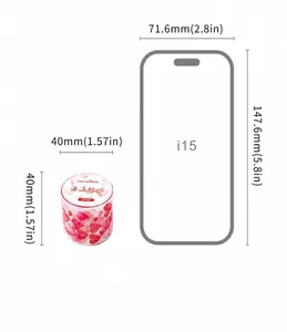 Comparaison de taille du ruban PET à motifs de cœurs 40mm avec un cadre iPhone 15
