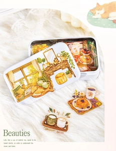 Vue détaillée de la boîte en fer blanc avec autocollants PET et motifs de vie douillets