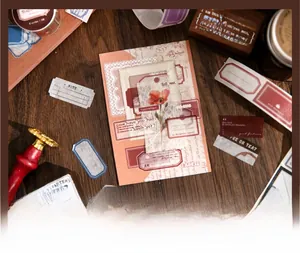 Vue détaillée d'autocollants scrapbooking vintage avec motifs floraux en PET et papier
