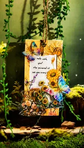Detailansicht von PET-Aufklebern im Waldthema mit Schmetterling und Sonnenblume für DIY
