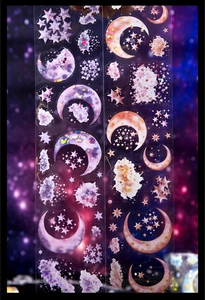 Détail d'autocollants PET sur le thème du ciel étoilé avec finition laser et motifs de lune