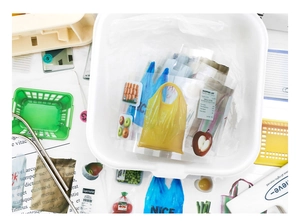 Detailopname van PET-stickers met supermarktthema voor scrapbooking en creatieve projecten