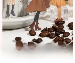 Makroaufnahme eines Anime-Acrylständers mit hochauflösendem, doppelseitigem Druckdetail