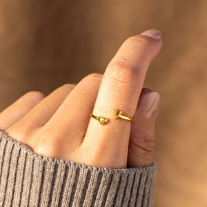 Adjustable golden S925 sterling silver ring with heart shape and letter V design