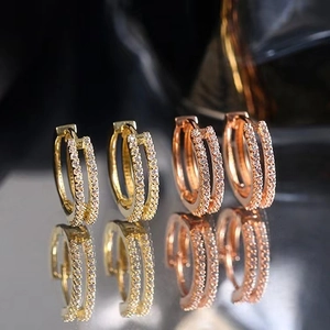 Boucles d'oreilles créoles double rang serties de zircons en or et or rose