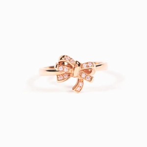 Anello nodo fiocco minimalista in argento s925 con pietre rosa e finitura oro rosa