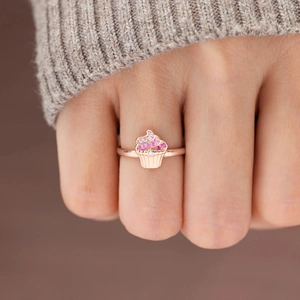 Bague cupcake en argent S925 or rose sertie de saphirs roses et détails pavés