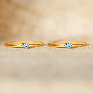 Elegant s925 silver ring with blue heart sapphire in minimalist golden finish