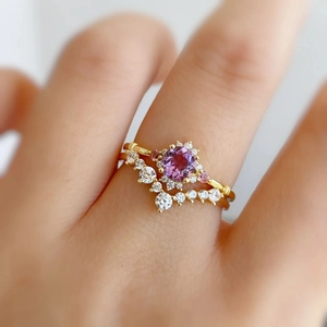 Elegant s925 gold-plated crown ring set with purple gemstone and V-shaped accents
