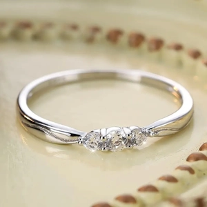Bague Ondulée en Argent Sterling 925 pour Femme Bijoux de Doigt en Strass Mode Minimaliste Couleur Platine Cadeau Accessoire Quotidien