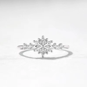 Elegant S925 sterling silver snowflake ring with brilliant sparkling zircon stones