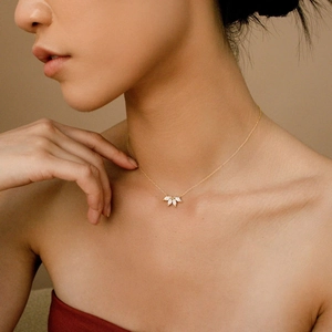 Elegant s925 silver leaf necklace with three marquise-cut crystals on gold chain