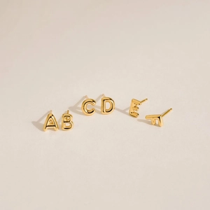 Boucles d'Oreilles Clous Alphabet 26 Lettres en Argent Sterling S925 pour Femmes Lettre Initiale 3D Minimaliste Bijoux de Mode Plaqués Or