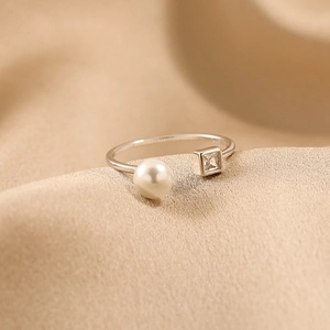 Minimalist S925 sterling silver adjustable ring with a pearl and zircon crystal