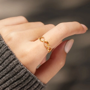 Elegante anello infinito in argento S925 placcato oro con cristalli per donna