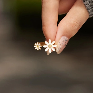 S925 silver adjustable open ring with yellow and white enamel daisy flower charms