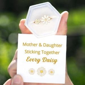 Matching Daisy rings in a velvet box with a Mother and Daughter gift card display