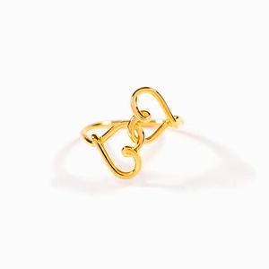 Minimalistischer S925 Silber Knotenring mit ineinandergreifenden Herzen in Goldoptik