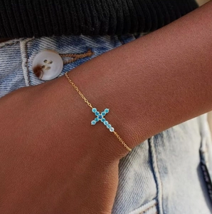 Bracelet en argent S925 doré avec pendentif croix serti de pierres de zircon bleu