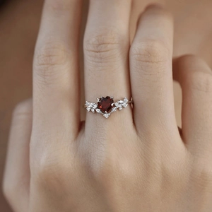 Elegant S925 silver ring featuring a heart-shaped red gemstone and leaf motifs