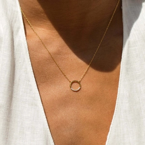 Elegant s925 silver gold-plated circular necklace with zircon stones on model