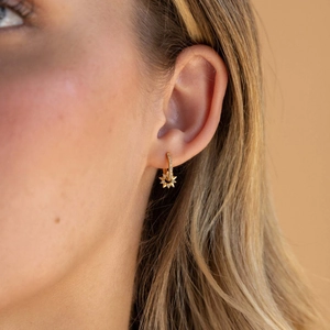 Boucles d'oreilles créoles étoile en argent S925 plaqué or avec zircons micro-pavés