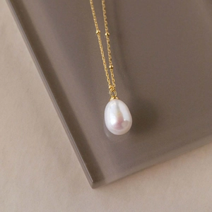 Minimalist S925 silver necklace with a teardrop freshwater pearl and golden satellite chain