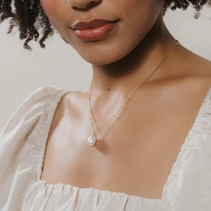Minimalist S925 silver necklace with white teardrop freshwater pearl on delicate gold chain