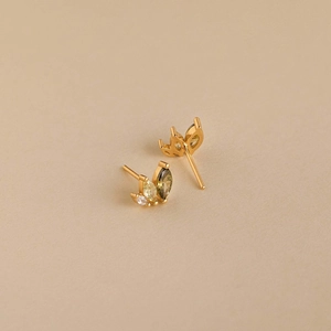 Elegant s925 silver gold-plated stud earrings with gradient marquise-cut green zircons