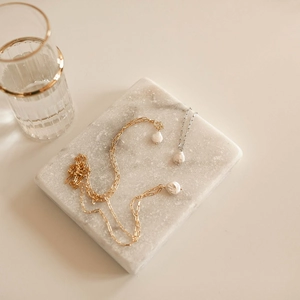 Elegant S925 silver irregular Baroque freshwater pearl necklace with paperclip chain