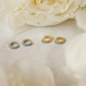 Minimalist S925 sterling silver huggie hoop earrings with turquoise stones in gold and silver