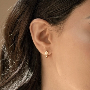 Élégantes boucles d'oreilles cœur en argent S925 avec nacre et détails en zircon