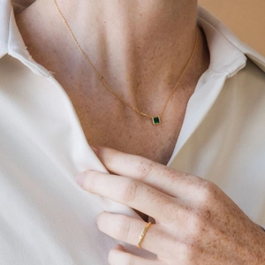 Minimalist S925 silver necklace with emerald square pendant and gold ring on woman