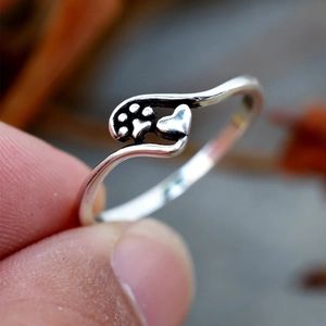 Minimalistischer S925 Sterlingsilber Ring mit Pfotenabdruck und Herz für Damen