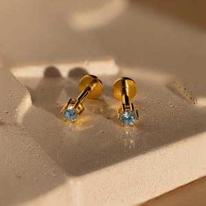 Orecchini in argento sterling S925 con zirconi blu su una base di pietra naturale