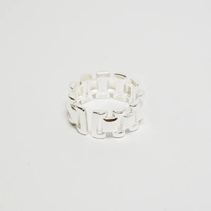 Minimalist S925 sterling silver adjustable chain link ring in a sleek silver finish