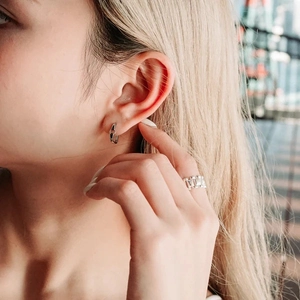 Minimalist S925 sterling silver irregular block ring and earrings on a fashion model