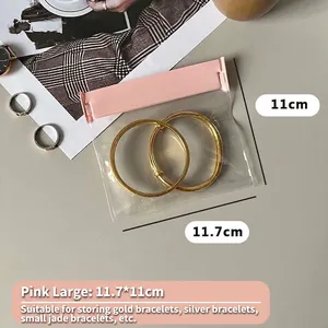 Grande sacchetto rosa in EVA per gioielli 11,7x11cm con due bracciali dorati
