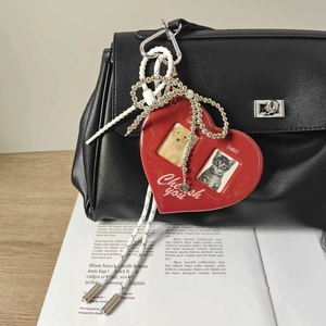Porte-clés cadre photo cœur rouge DIY avec images d'animaux sur sac en cuir noir