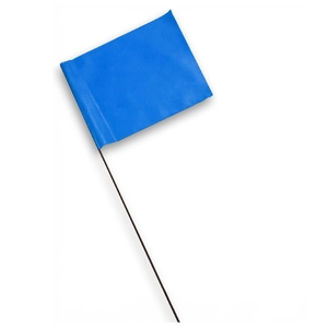 Dettaglio di una bandierina blu in PVC con asta in acciaio per rilievi e irrigazione