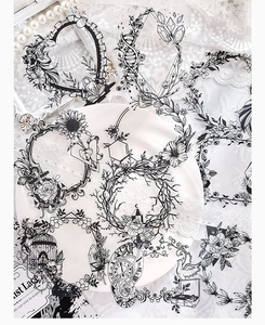 Close-up van vintage stickers met bloemenranden op elegante kanten achtergrond