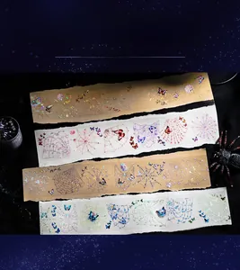 Détail du ruban adhésif PET décoratif avec motifs de toile d'araignée et papillon laser