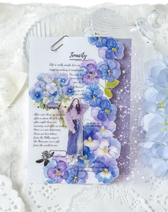 Λεπτομέρεια vintage ταινίας PET με μωβ floral σχέδια και αγγλικό κείμενο για scrapbooking