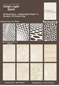 Dettaglio di carta artistica strutturata con motivi geometrici per scrapbooking fai da te