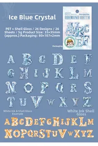 Detail der PET Alphabet-Aufkleber in Eisblau-Kristalloptik mit Muschelglanz und Weißtintendruck
