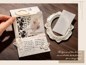 Makro-Detail von Vintage-Blumenaufklebern und Schmetterling-Papier für DIY-Journaling