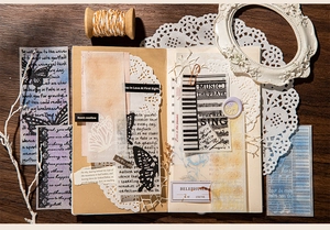 Detail von Vintage-Schaumstoff-Scrapbooking-Stickern mit Schmetterlingen und Poesie-Themen