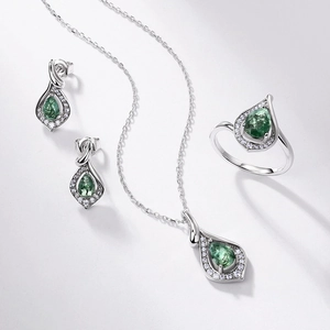 Elegant S925 silver jewelry set with green teardrop agate pendant necklace and matching rings
